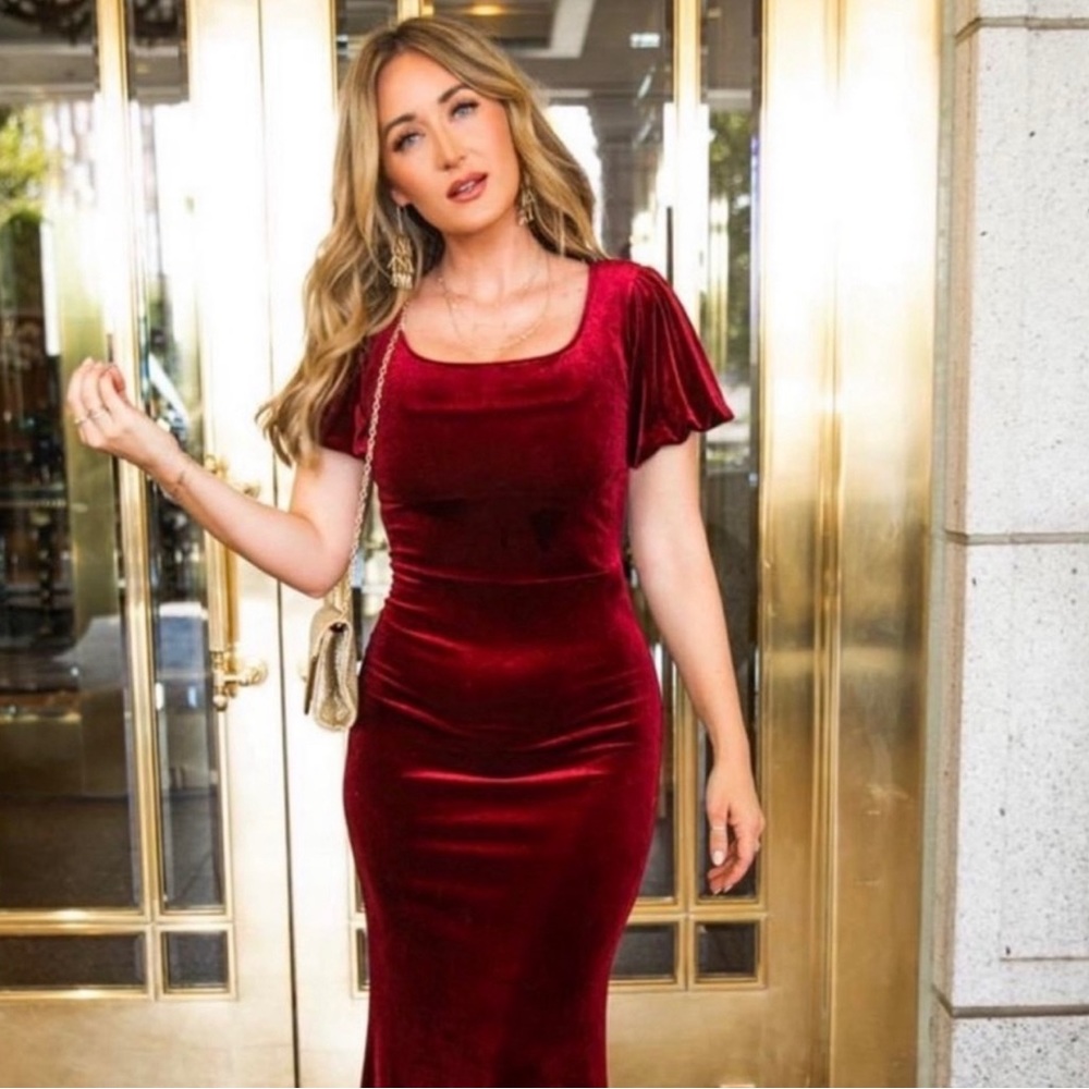 Ivy City Co - Cleo Maxi Dress - Red Velvet - SZ Large